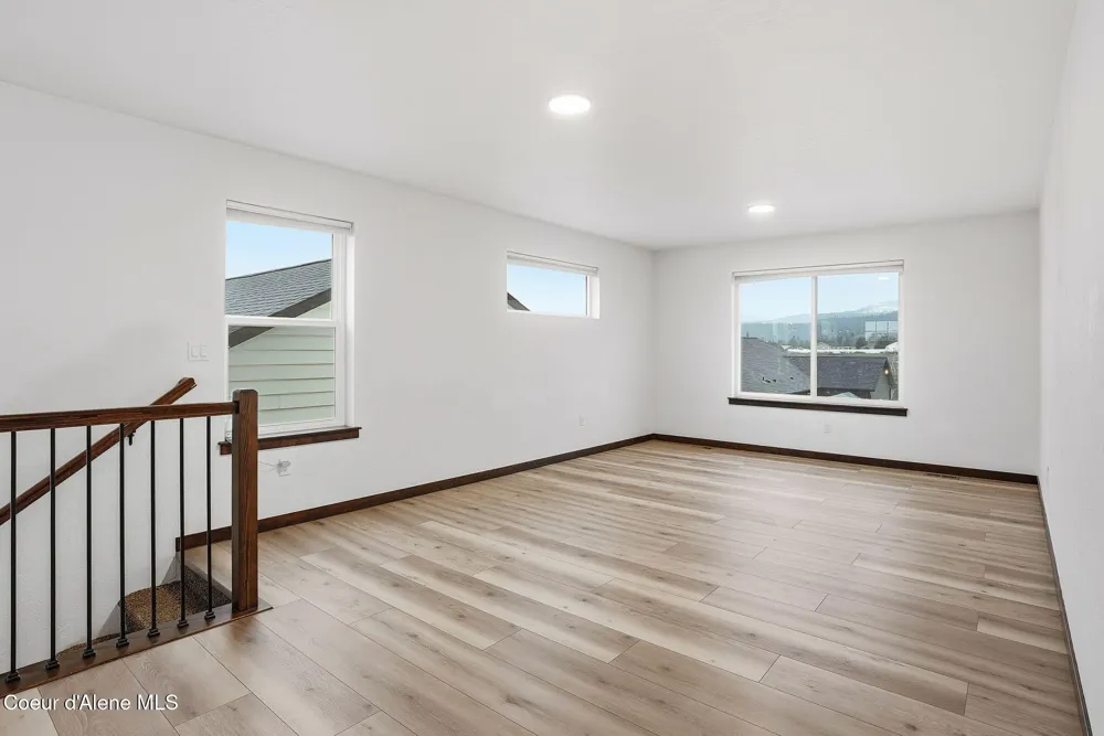 8323 W Splitrail Avenue Rathdrum, ID 83858