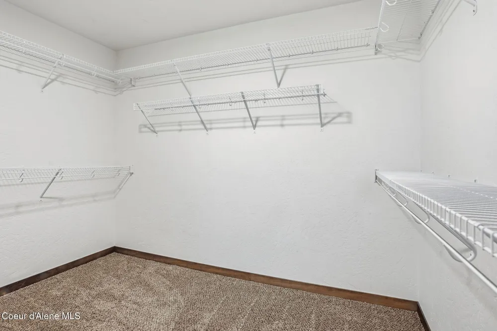 8323 W Splitrail Avenue Rathdrum, ID 83858