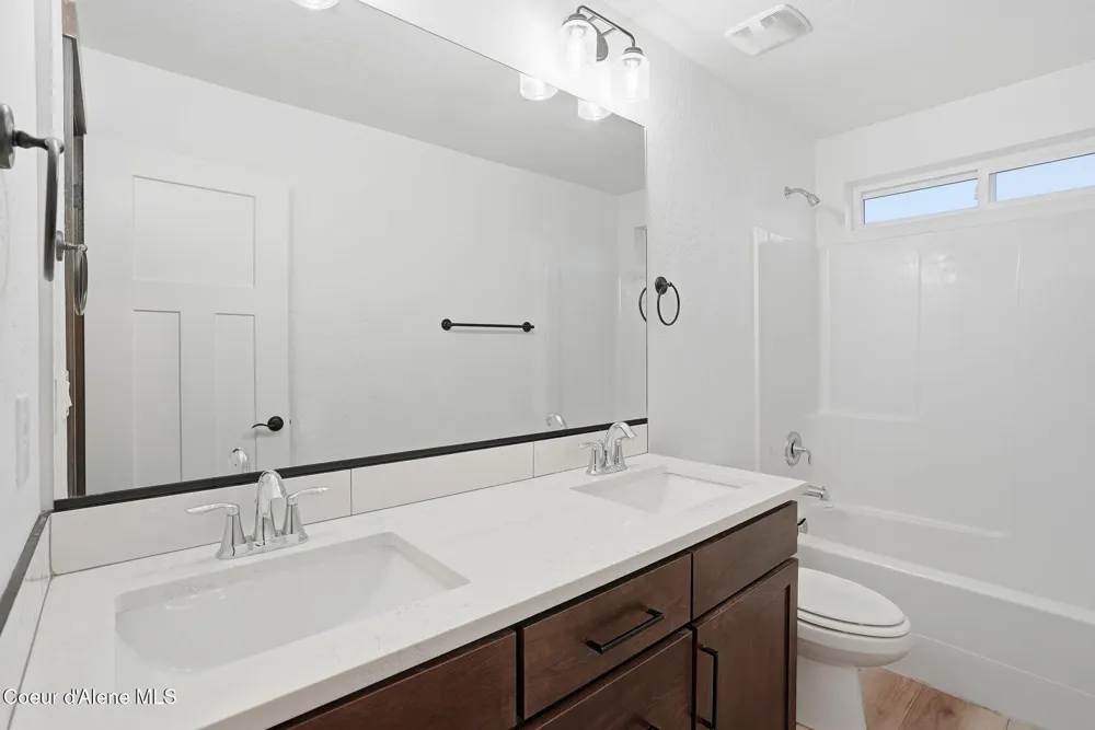 8323 W Splitrail Avenue Rathdrum, ID 83858