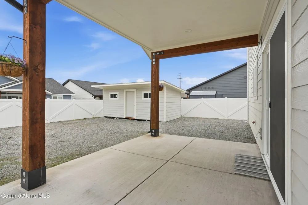 8323 W Splitrail Avenue Rathdrum, ID 83858