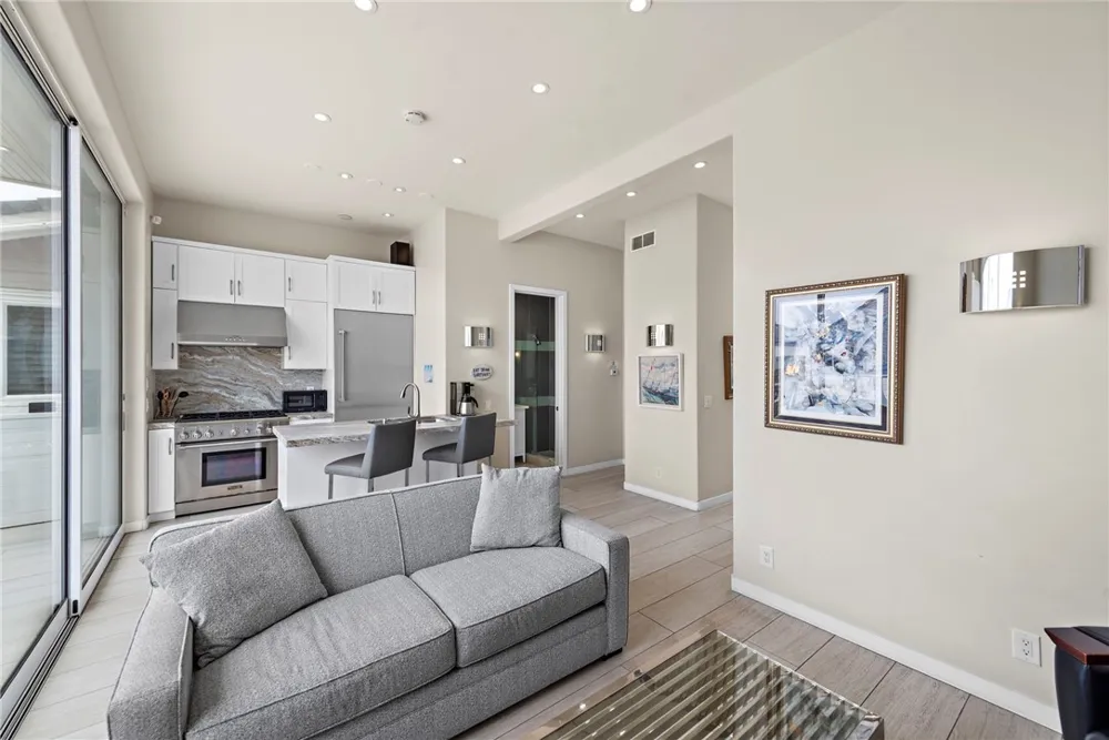 1504 W Oceanfront #5 Newport Beach, CA 92663