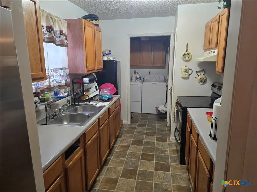 1517 School Street Gonzales, TX 78629