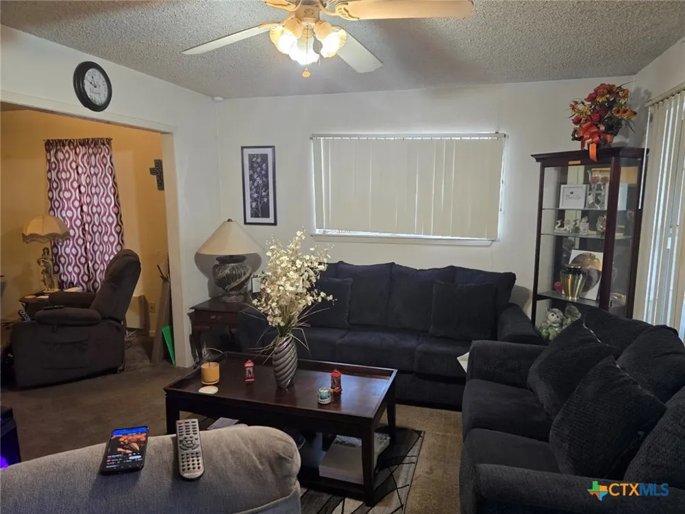 1517 School Street Gonzales, TX 78629
