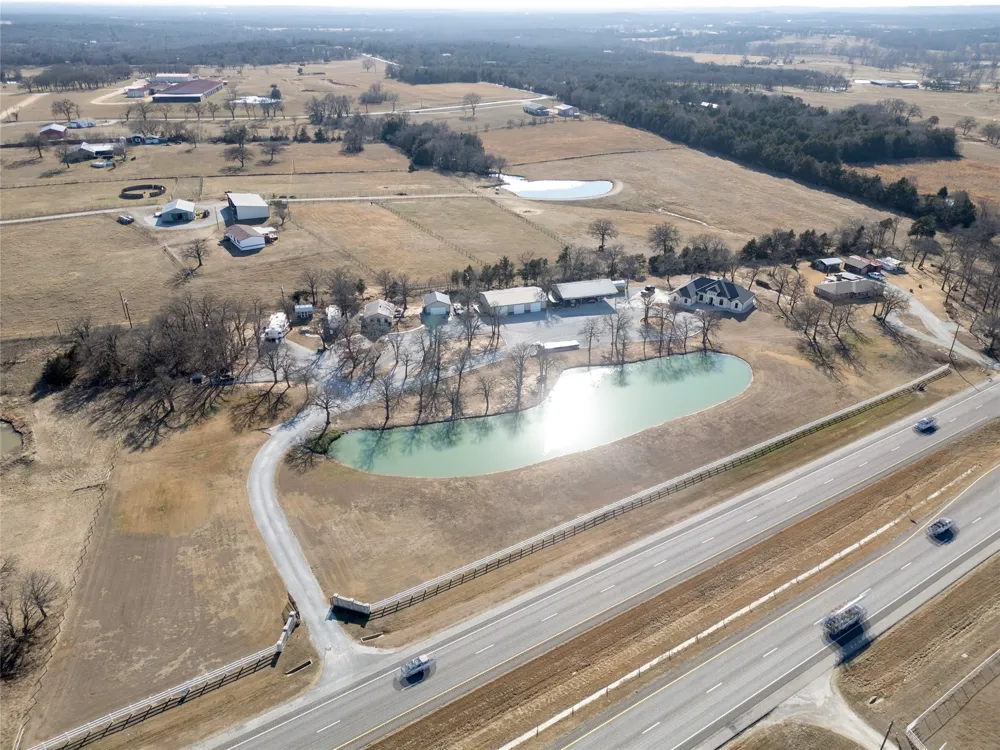 11776 E US Highway 82 Whitesboro, TX 76273