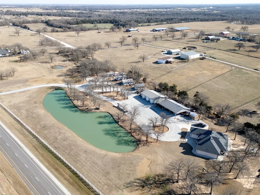 11776 E US Highway 82 Whitesboro, TX 76273