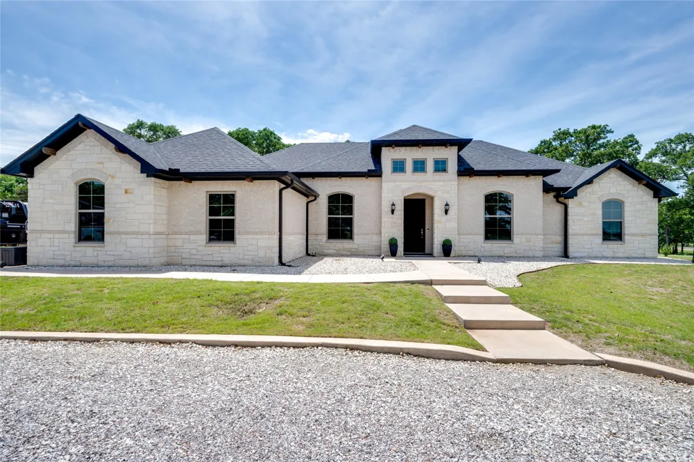 11776 E US Highway 82 Whitesboro, TX 76273