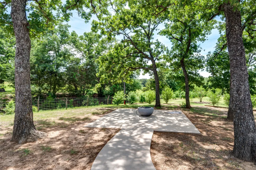 11776 E US Highway 82 Whitesboro, TX 76273