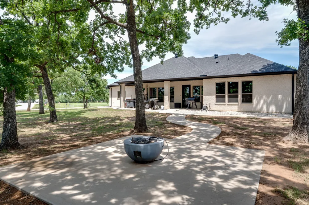 11776 E US Highway 82 Whitesboro, TX 76273