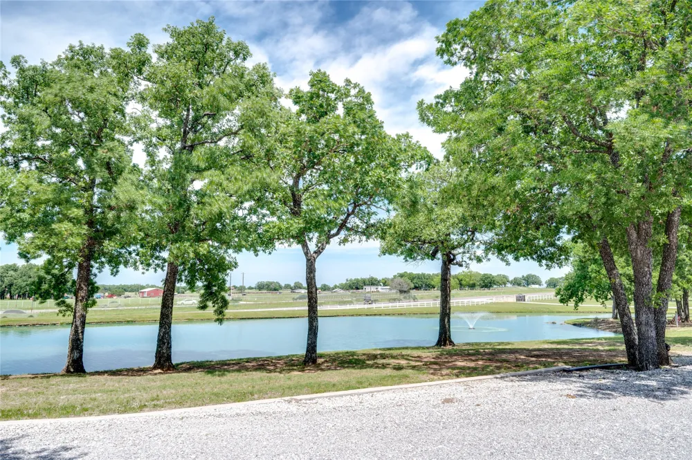 11776 E US Highway 82 Whitesboro, TX 76273