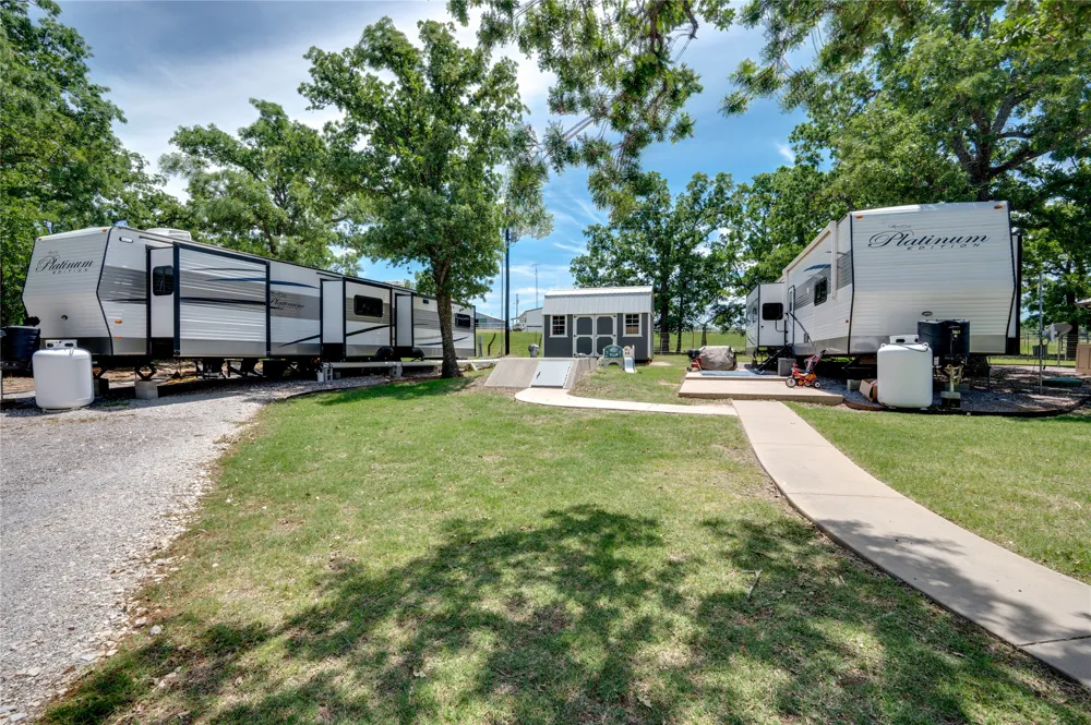 11776 E US Highway 82 Whitesboro, TX 76273