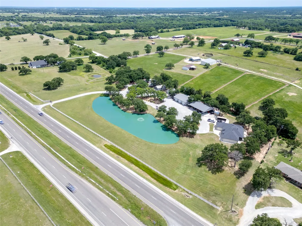 11776 E US Highway 82 Whitesboro, TX 76273