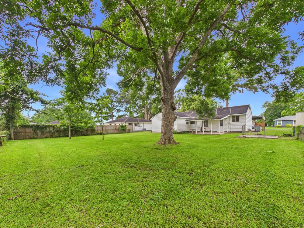 1006 Mac Drive Sweeny, TX 77480