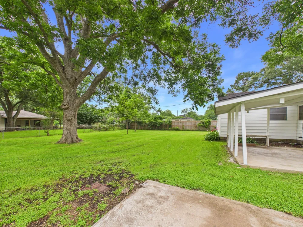 1006 Mac Drive Sweeny, TX 77480