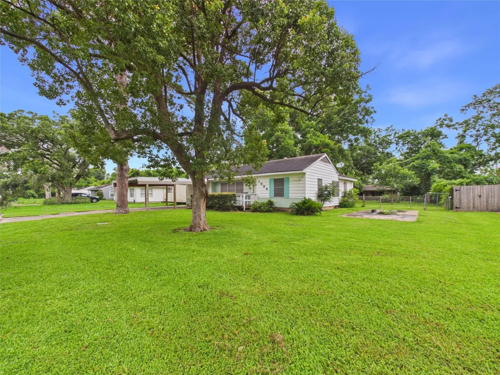 1006 Mac Drive Sweeny, TX 77480