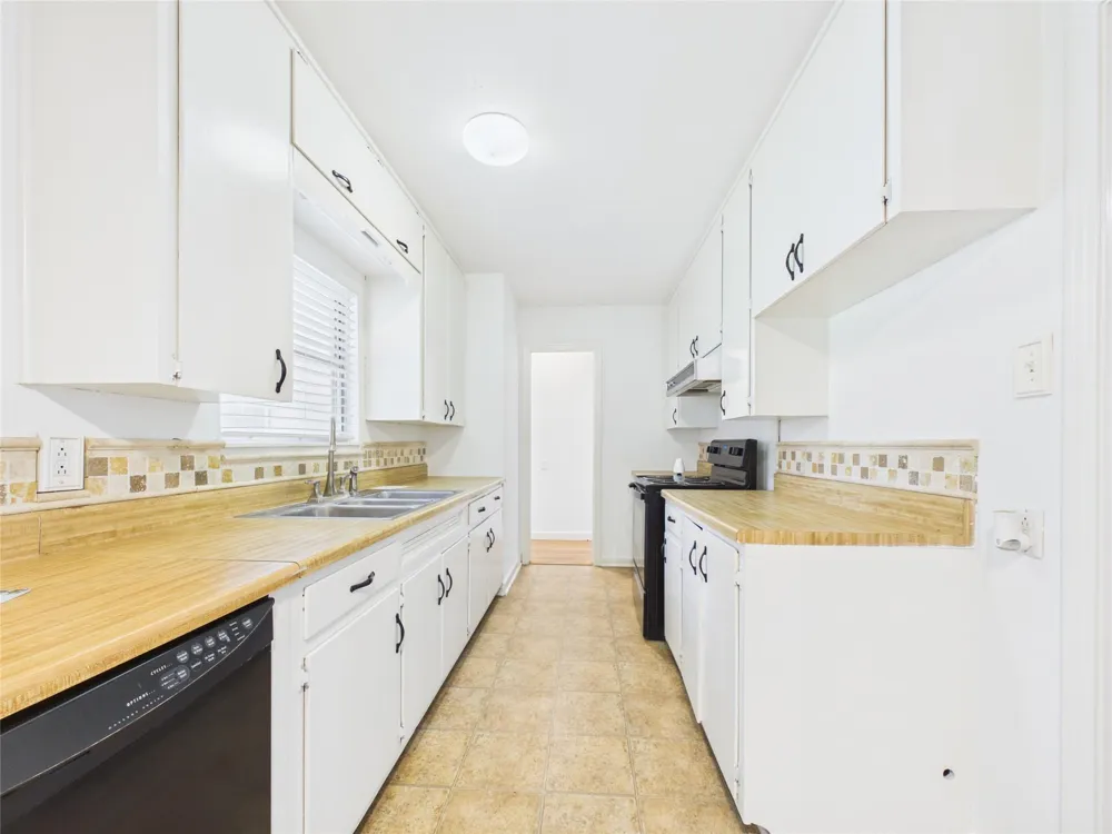 1006 Mac Drive Sweeny, TX 77480