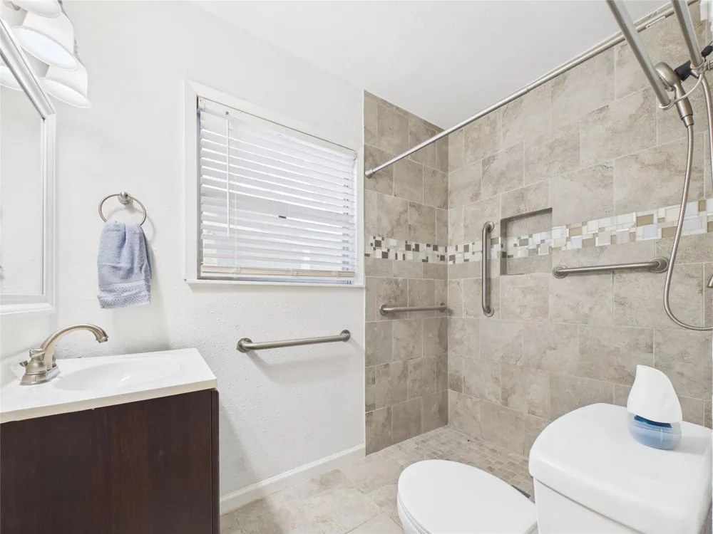 1006 Mac Drive Sweeny, TX 77480