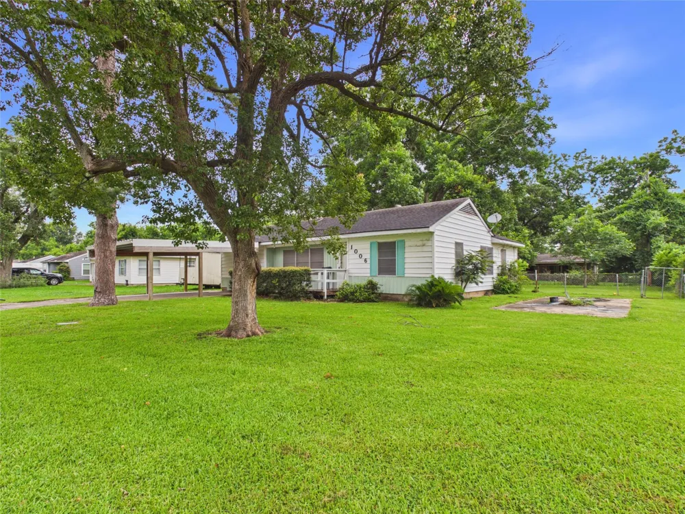 1006 Mac Drive Sweeny, TX 77480