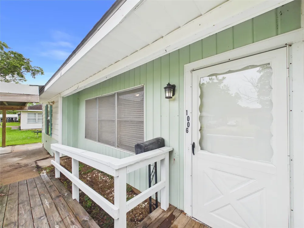 1006 Mac Drive Sweeny, TX 77480