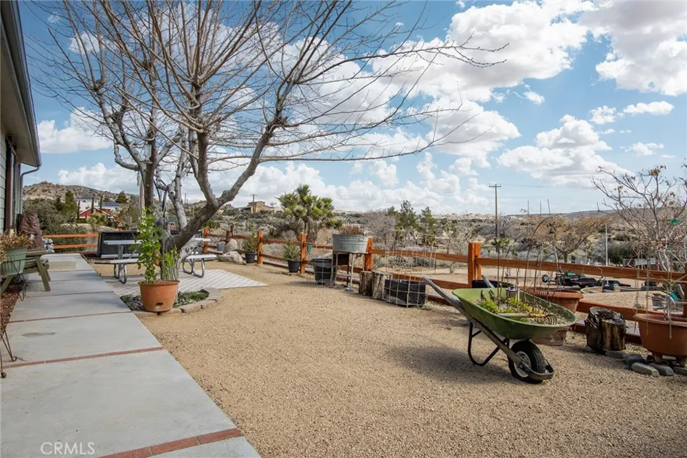 2863 Ox Yoke Pioneertown, CA 92268