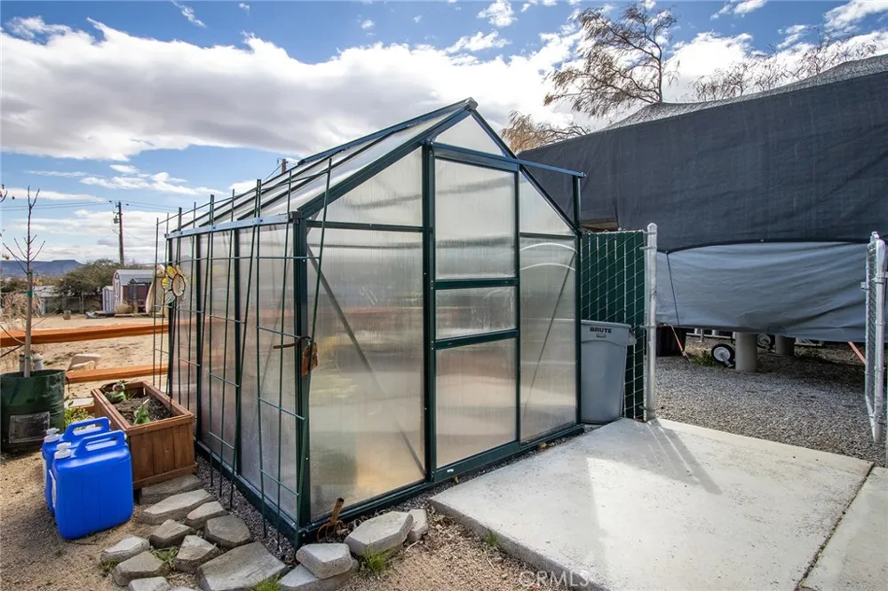 2863 Ox Yoke Pioneertown, CA 92268