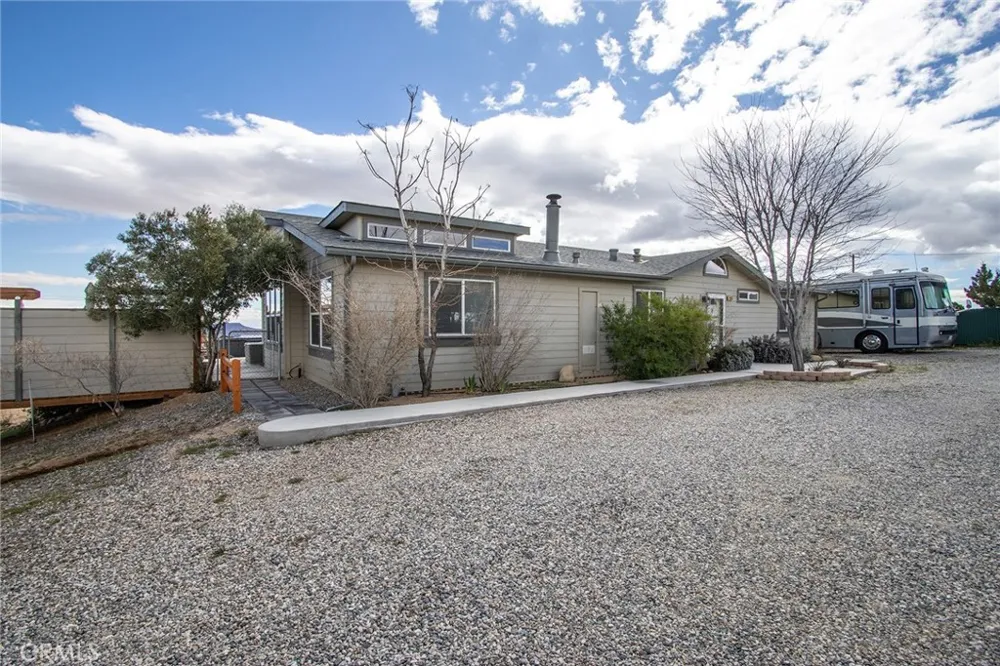 2863 Ox Yoke Pioneertown, CA 92268
