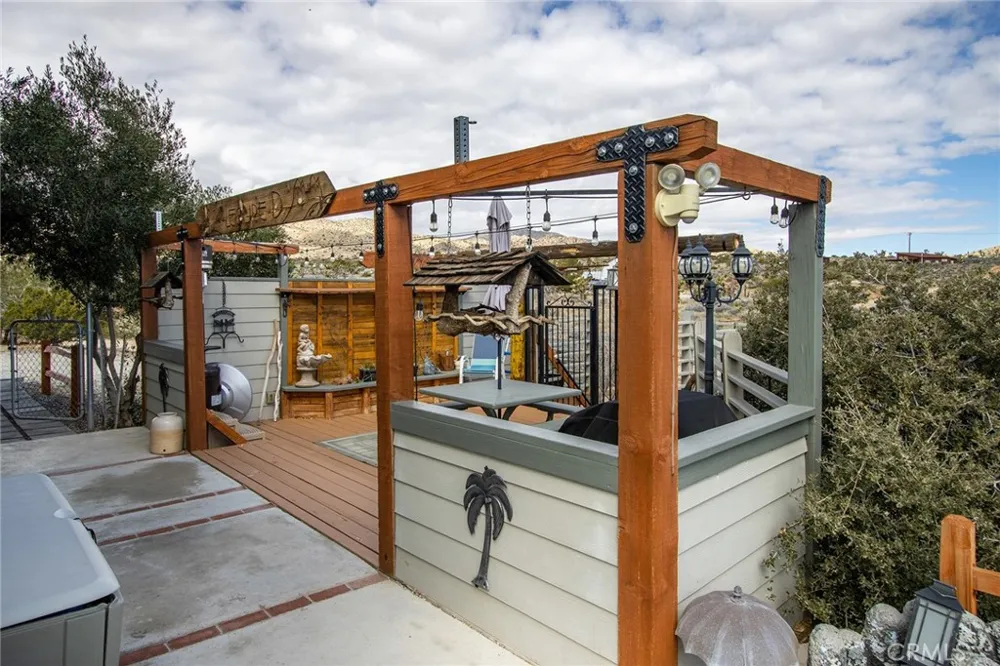 2863 Ox Yoke Pioneertown, CA 92268