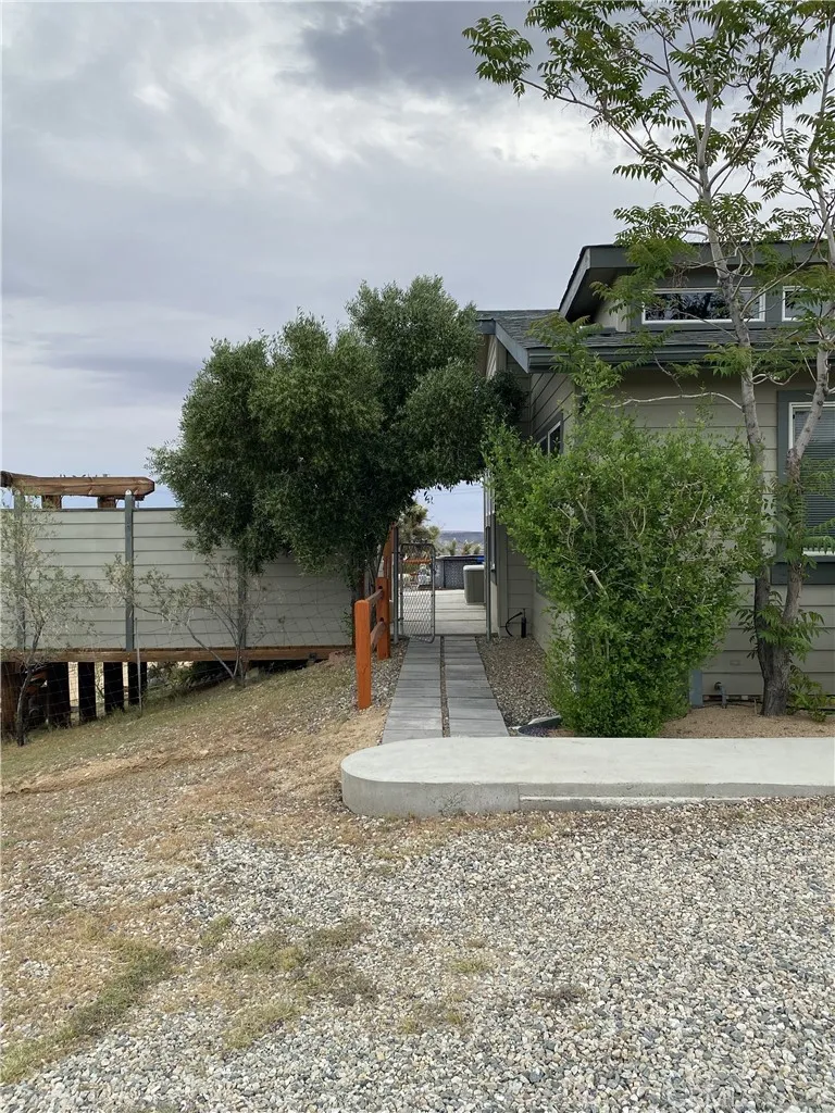 2863 Ox Yoke Pioneertown, CA 92268