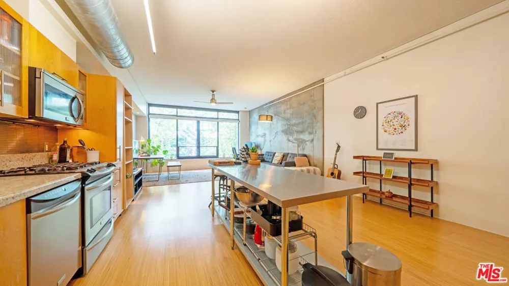 1111 S Grand Avenue #605