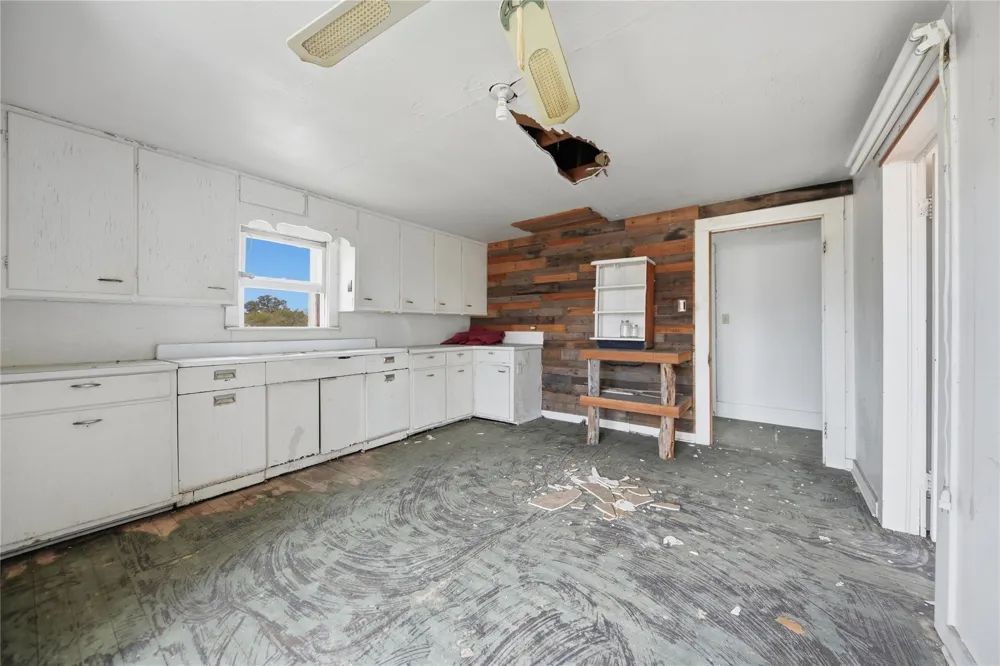 248 County Road 378 Hallettsville, TX 77964