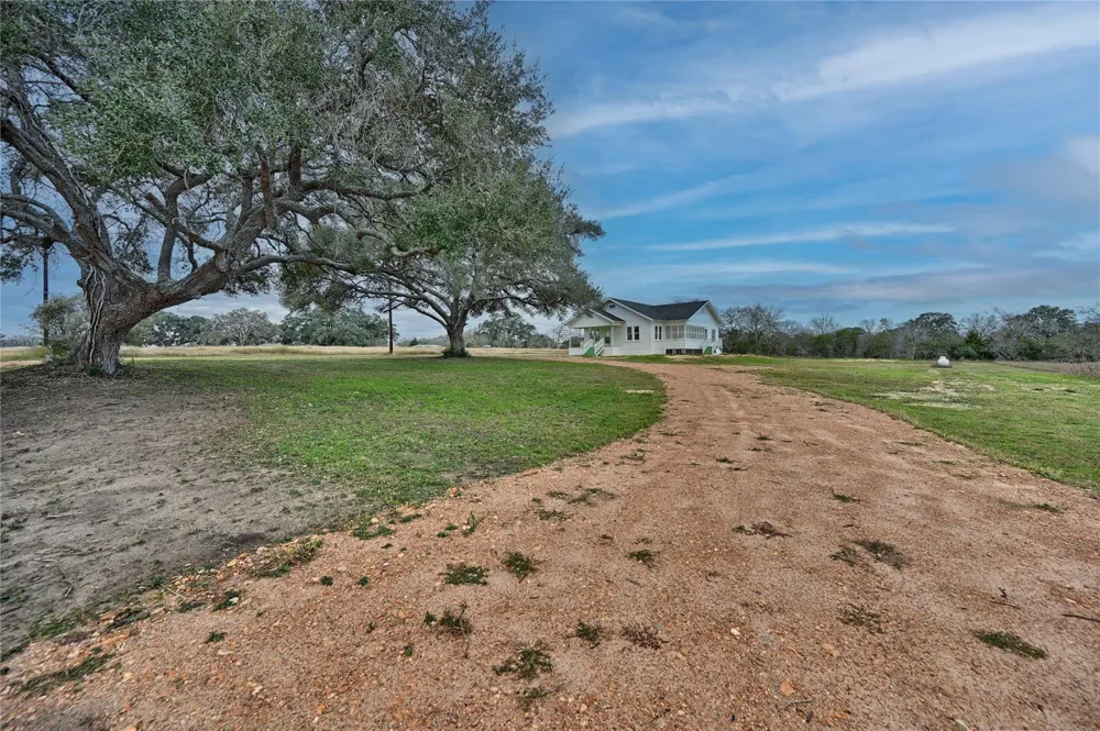 248 County Road 378 Hallettsville, TX 77964
