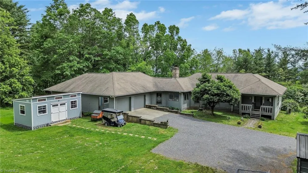 931,935 Don Bare Road Jefferson, NC 28640