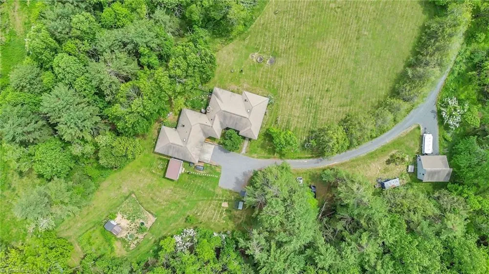 931,935 Don Bare Road Jefferson, NC 28640