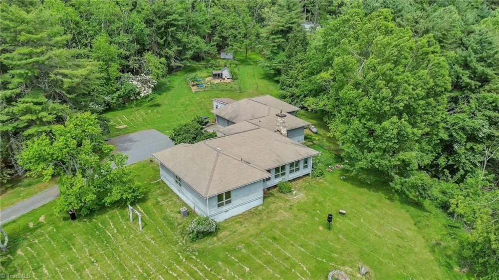 931,935 Don Bare Road Jefferson, NC 28640