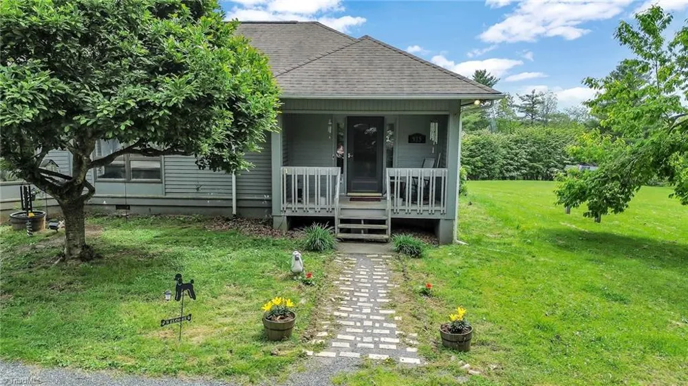 931,935 Don Bare Road Jefferson, NC 28640