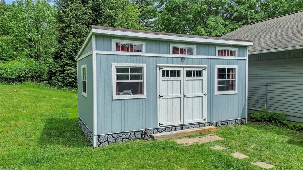 931,935 Don Bare Road Jefferson, NC 28640