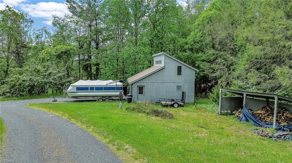 931,935 Don Bare Road Jefferson, NC 28640