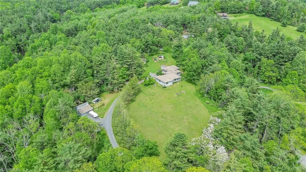 931,935 Don Bare Road Jefferson, NC 28640