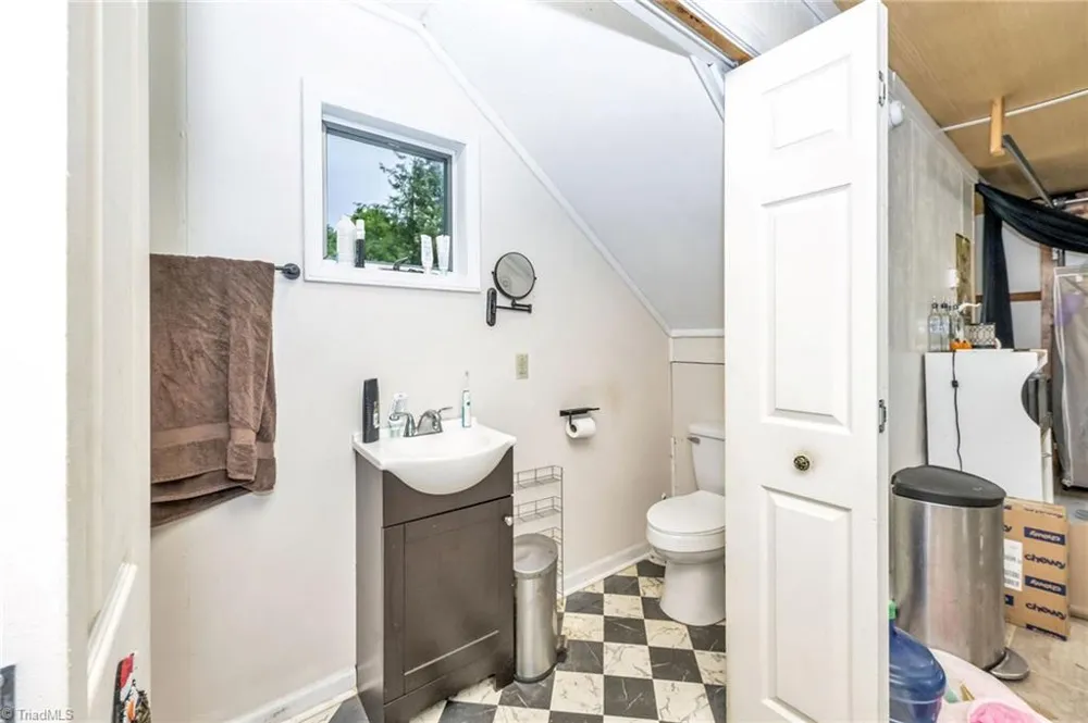 931,935 Don Bare Road Jefferson, NC 28640