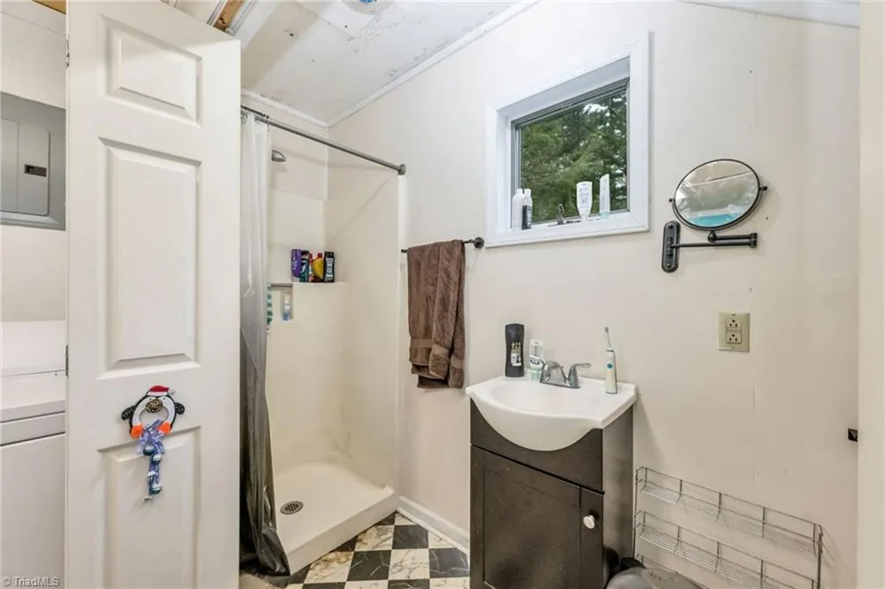 931,935 Don Bare Road Jefferson, NC 28640