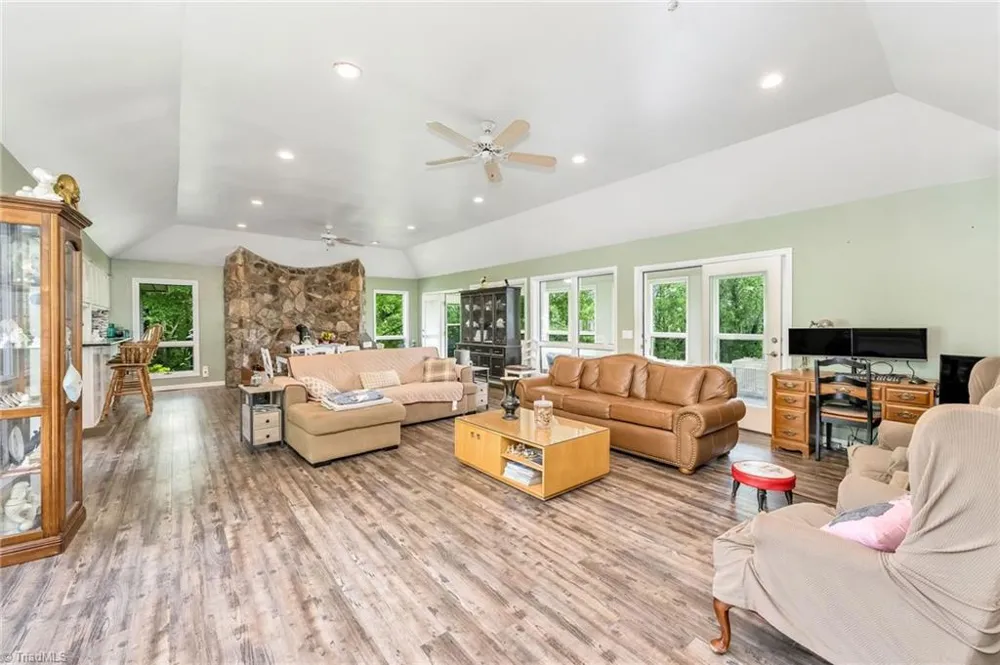 931,935 Don Bare Road Jefferson, NC 28640