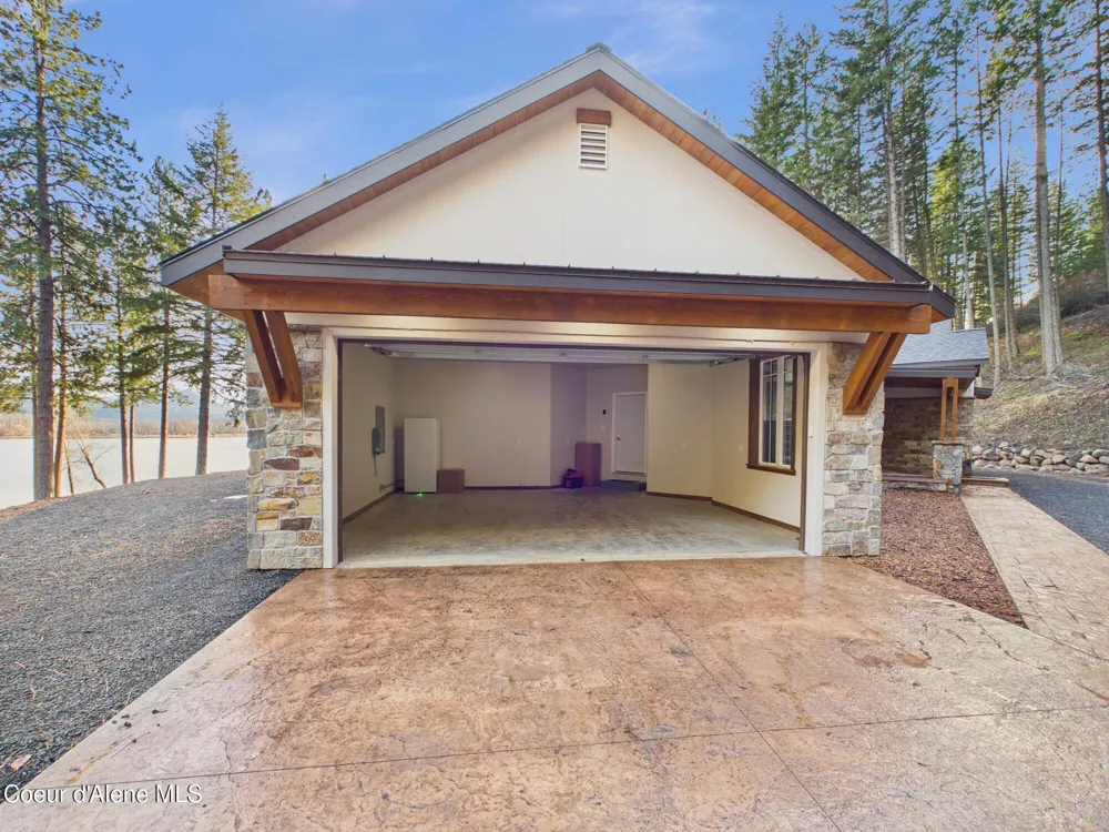 1413 E Round Lake Road St. Maries, ID 83861