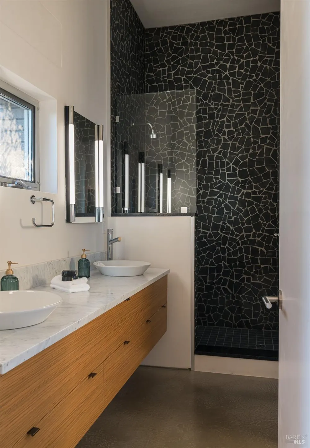 2947 Cavedale Road Glen Ellen, CA 95442