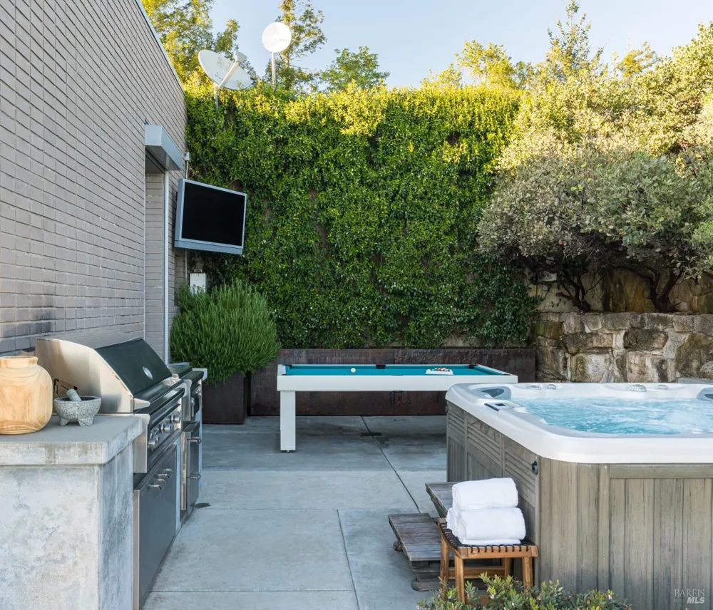 2947 Cavedale Road Glen Ellen, CA 95442