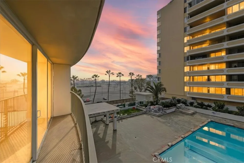 700 E Ocean #601