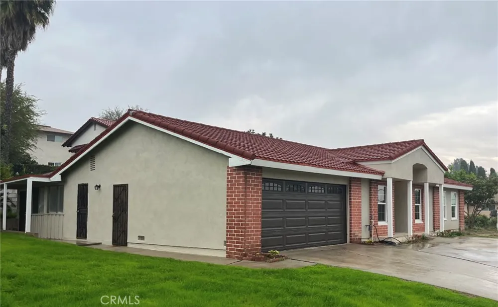 2223 Las Lomitas Drive