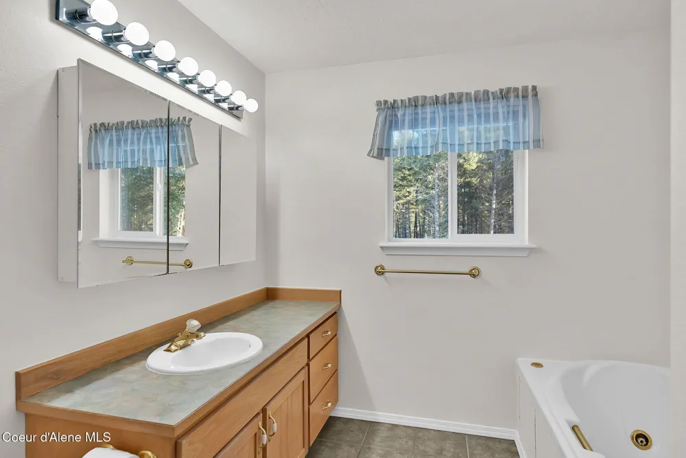 19850 Gunning Road Rathdrum, ID 83858