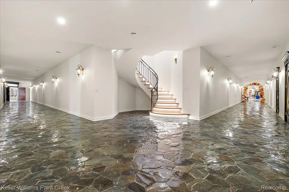 68050 Hillside Lane Washington Township, MI 48095
