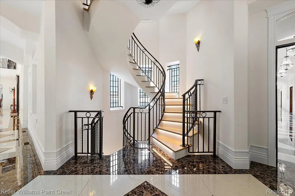 68050 Hillside Lane Washington Township, MI 48095