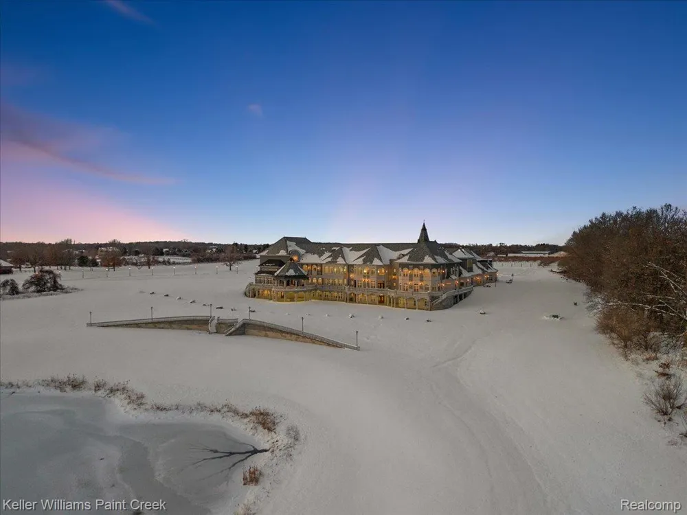 68050 Hillside Lane Washington Township, MI 48095