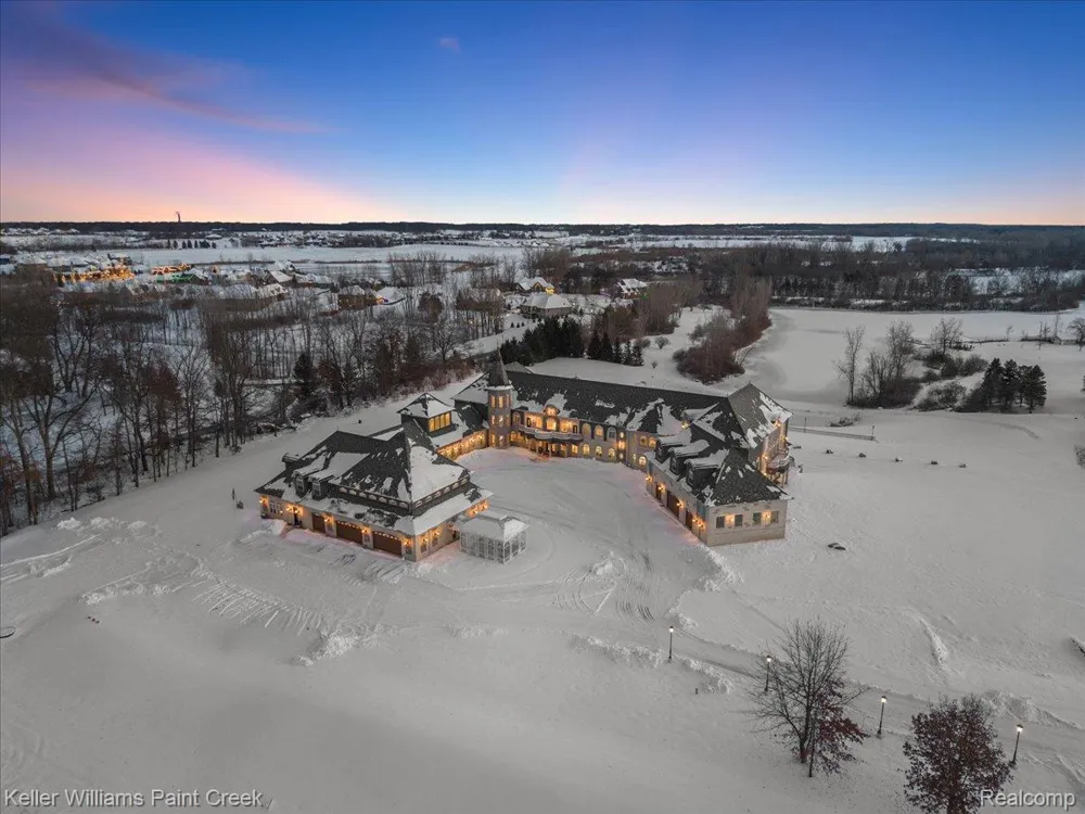 68050 Hillside Lane Washington Township, MI 48095